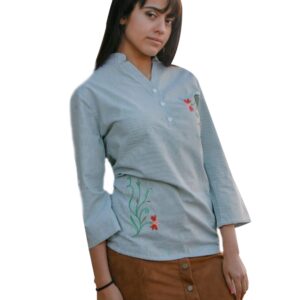 BLUSA CUELLO V BORDADA